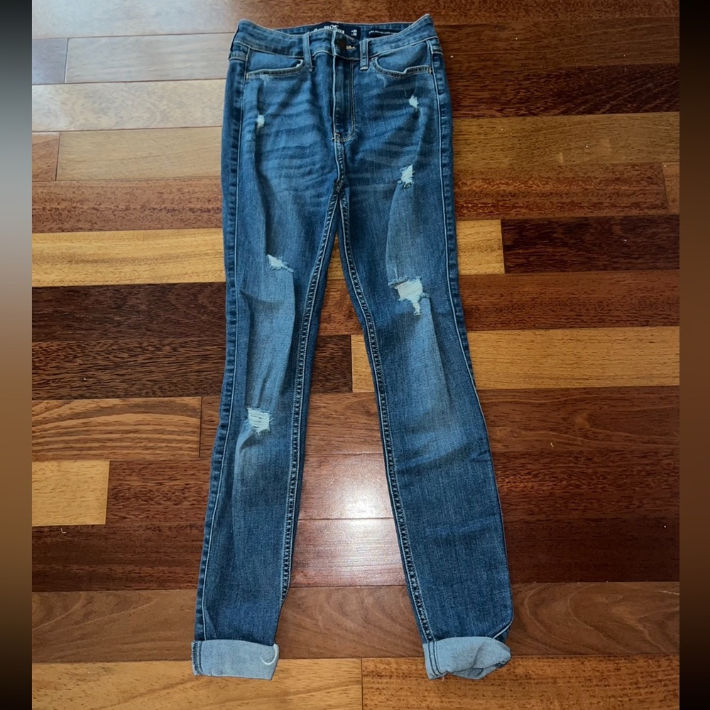 Hollister ripped jeans never worn size 0